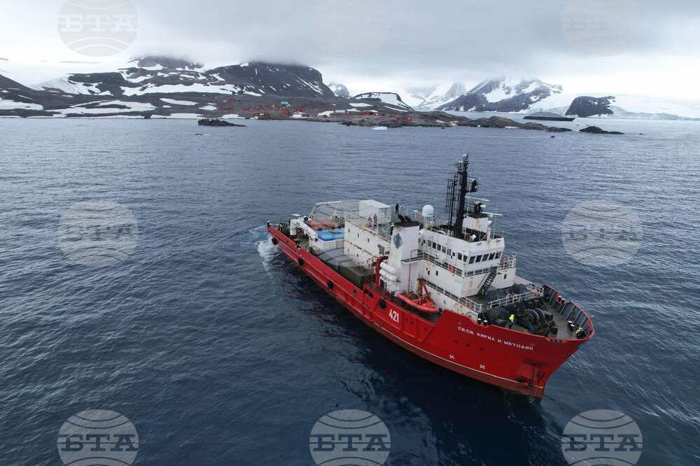 Bulgarian Naval Research Vessel Reaches Antarctic Mainland for First Time