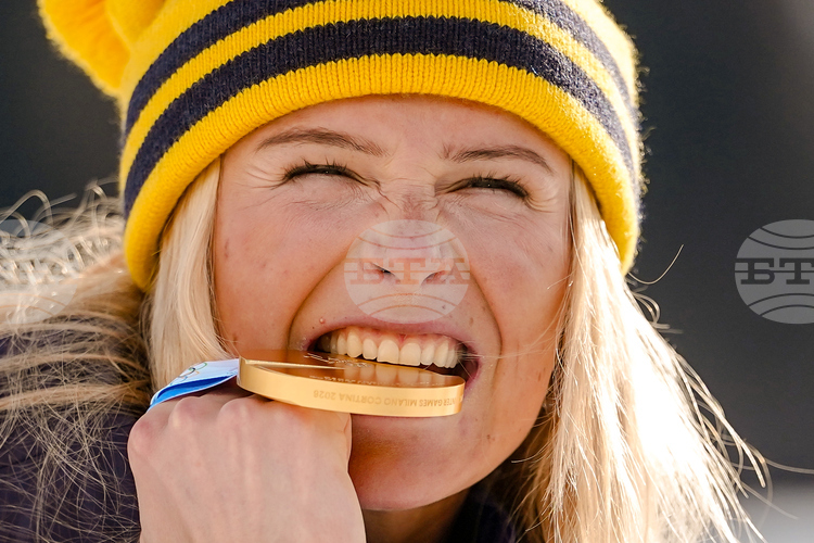 Пет комплекта медали бяха раздадени в първия ден на Зимните