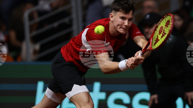 Илиян Радулов продължава на полуфиналите на сингъл на турнир по тенис в Анталия, Янаки Милев отпадна