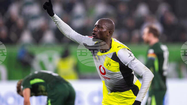 Борусия Дортмунд победи Волфсбург и се доближи на три точки до лидера в германското първенство Байерн Мюнхен