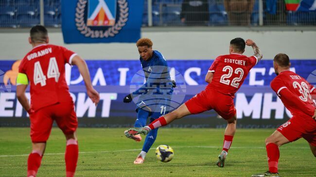 Новите футболисти вкараха дебютните си голове и Левски се наложи над Ботев (Враца) като домакин