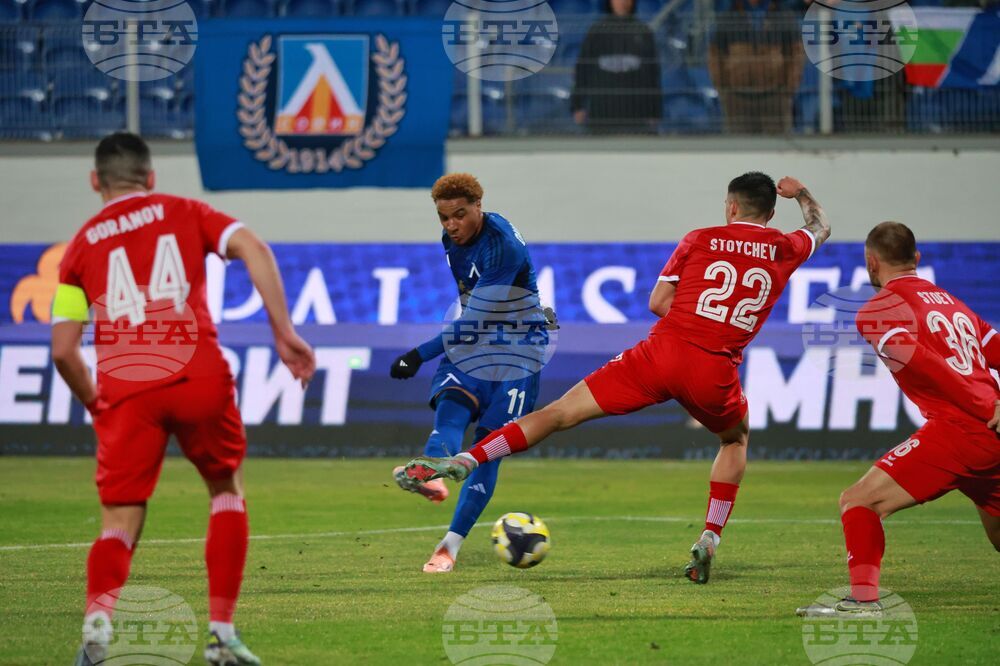 Новите футболисти вкараха дебютните си голове и Левски се наложи над Ботев (Враца) като домакин