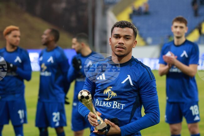 Фенербахче, Борусия (Дортмунд) и клубове от Саудитска Арабия имат интерес към защитника на Левски (Сф) Майкон, съобщи бразилско издание