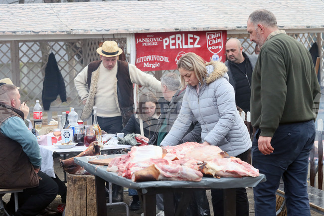 Българи от северната сръбска област Войводина се събраха на празника на колбасите в с. Бело блато 
