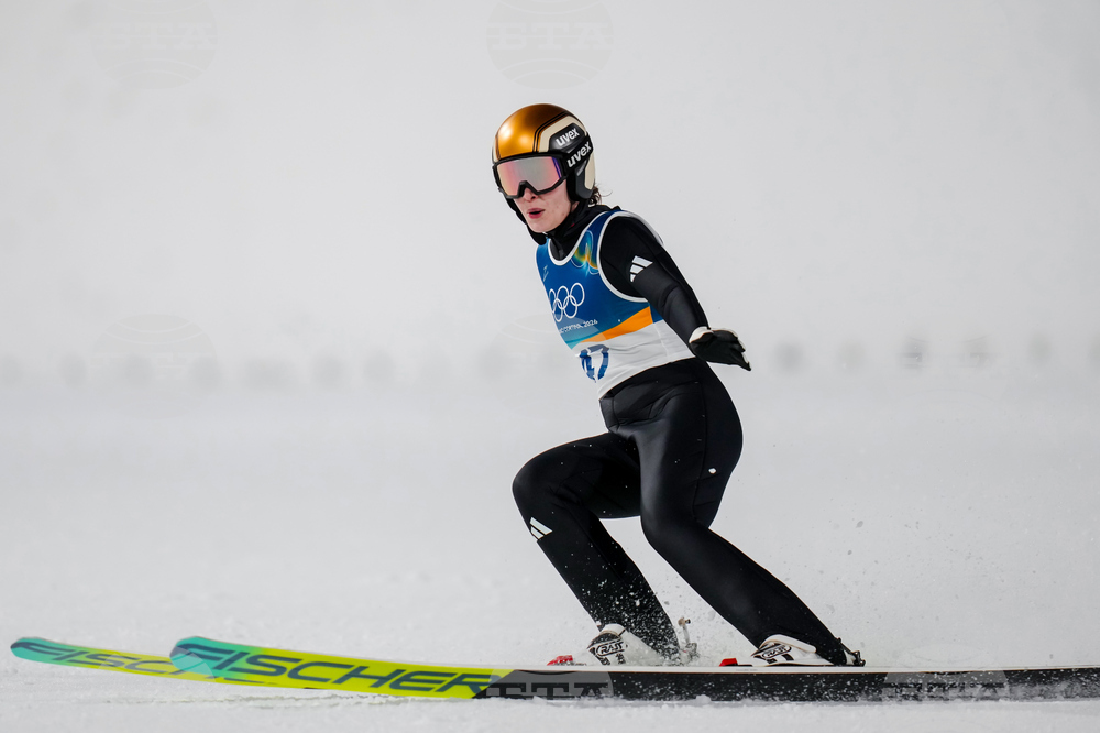 Норвежката Анна Одине Стрьом ликува с олимпийската титла при жените в ски скока от малка шанца на Игрите в Милано-Кортина