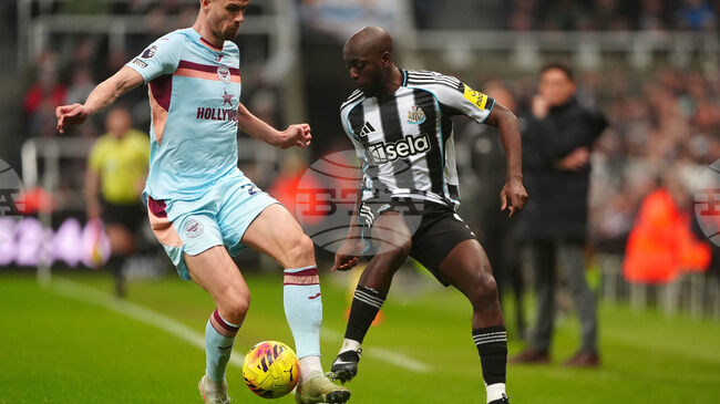 Брентфорд надигра Нюкасъл при гостуването си в мач с пет гола във Висшата лига