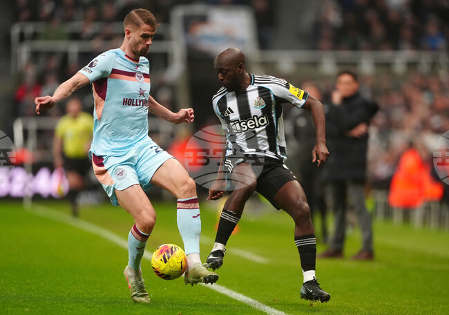 Брентфорд надигра Нюкасъл при гостуването си в мач с пет гола във Висшата лига