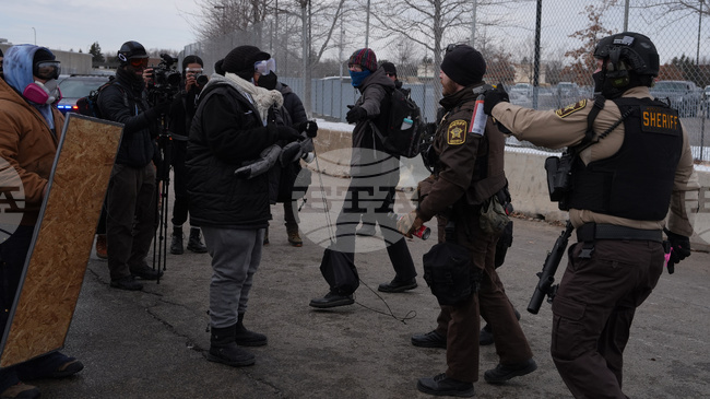 Полицията арестува няколко демонстранти по време на протест в Минеаполис