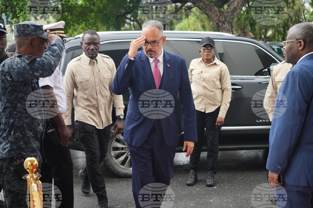 Преходният президентски съвет в Хаити се оттегли и отстъпи мястото си на министър-председателя 