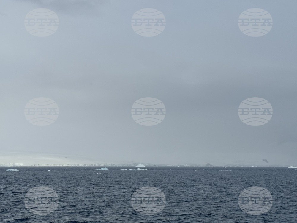 Антарктида - 34-та българска антарктическа експедиция - научноизследователски кораб "Св. св. Кирил и Методий"