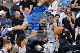 Mavericks Spurs Basketball