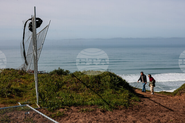 San Francisco Thornton Beach Fence