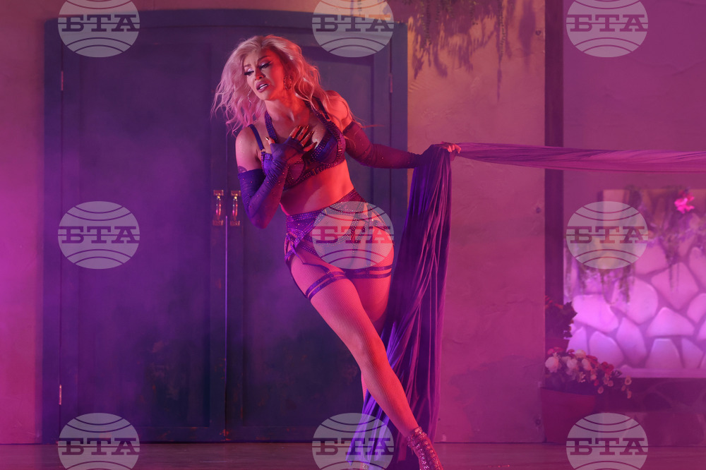 AIDS Healthcare Foundation's Ohh Mamma! Burlesque Show