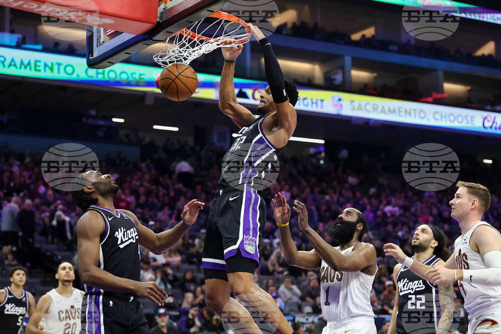 Кливланд надви Сакраменто в дебюта на Джемс Хардън