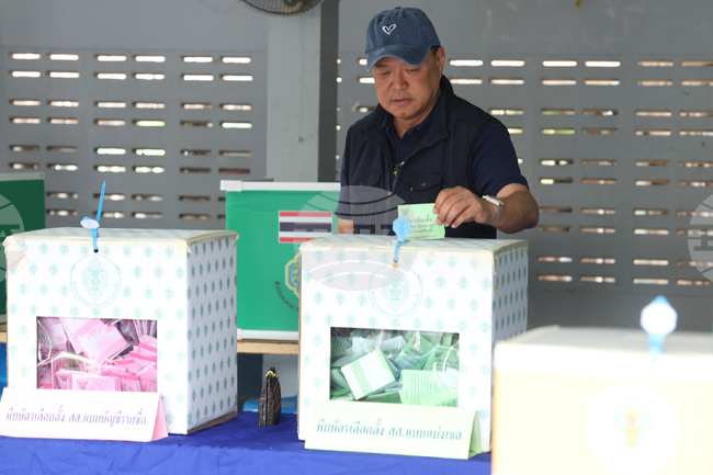 Управляващата в Тайланд партия "Бумджайтай" води в ранното преброяване след парламентарните избори
