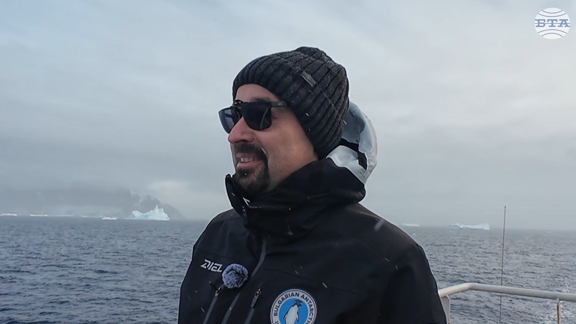 Писателят Васил Попов: Събрах много истории и вдъхновение на Антарктида