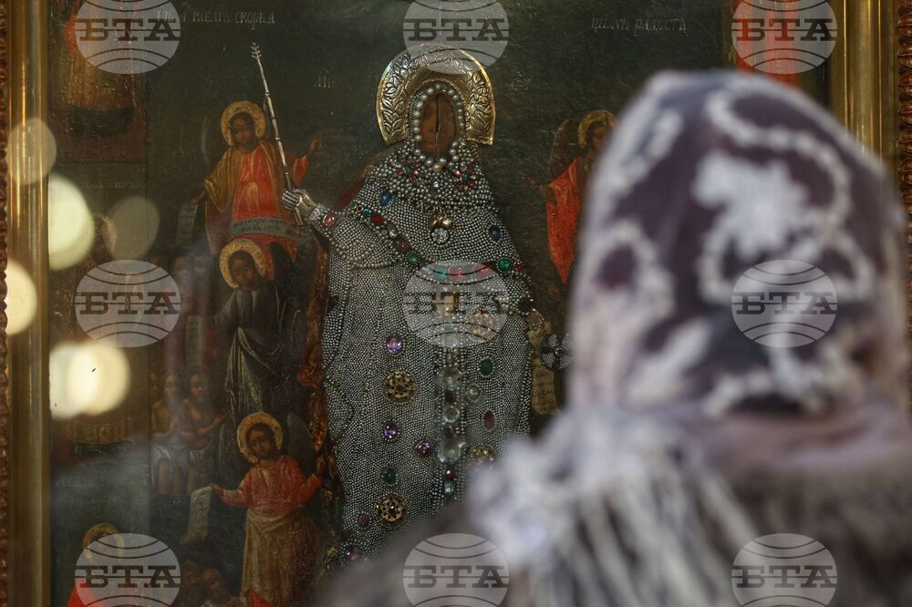 Храм „Св. Неделя“ - литургия