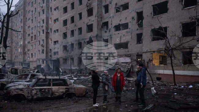 Трима души, сред които 13-годишно момче, бяха убити при руска бомбардировка в украинския град Краматорск