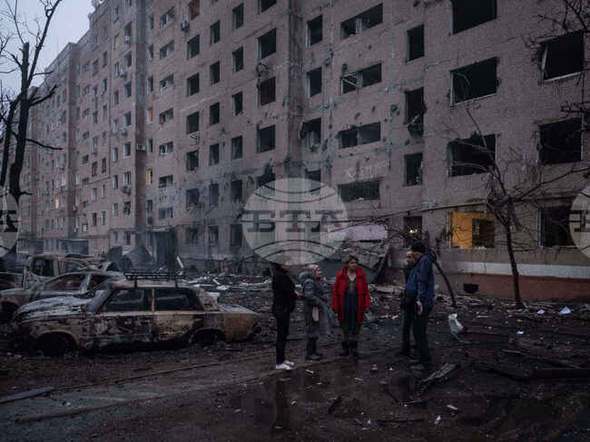 Трима души, сред които 13-годишно момче, бяха убити при руска бомбардировка в украинския град Краматорск