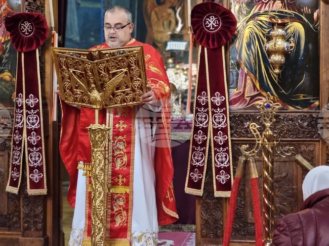 Нужни са покаяние и любов към ближния, а не формална праведност, призова отец Иван в катедралния храм „Св. Николай Чудотворец“ в Ямбол