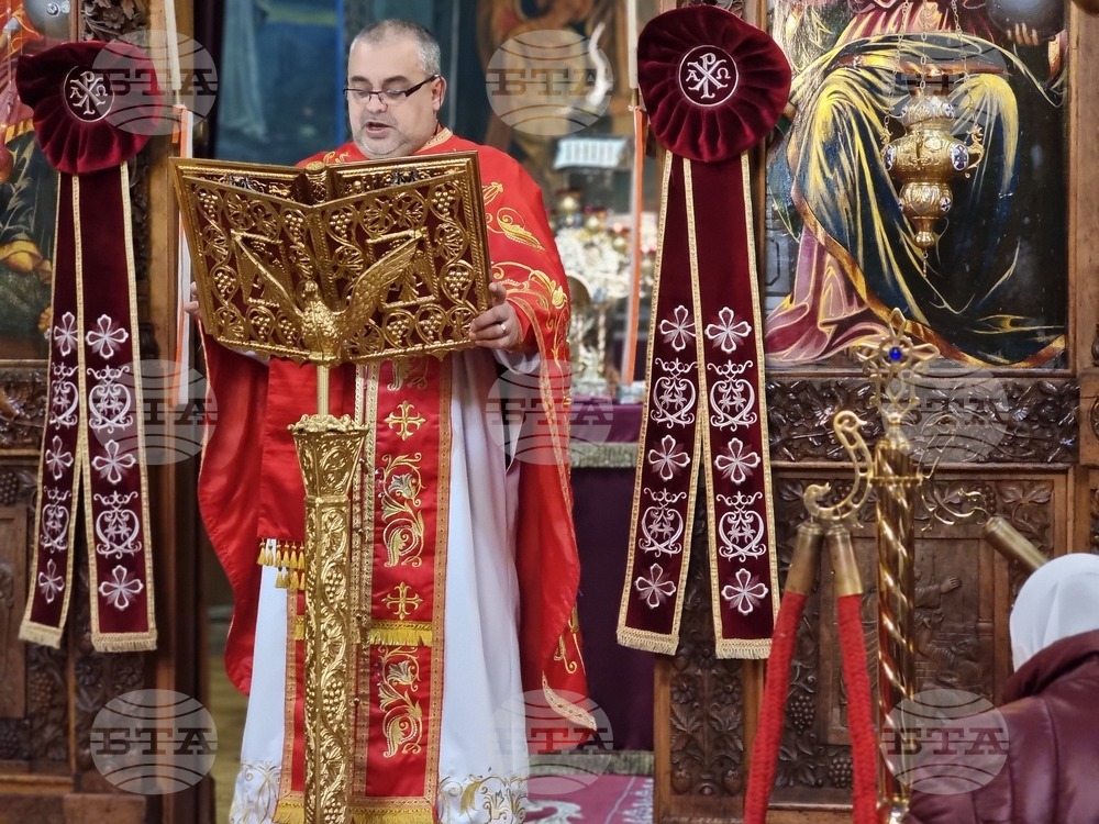 Ямбол - храм „Св. Николай Чудотворец“ - света литургия