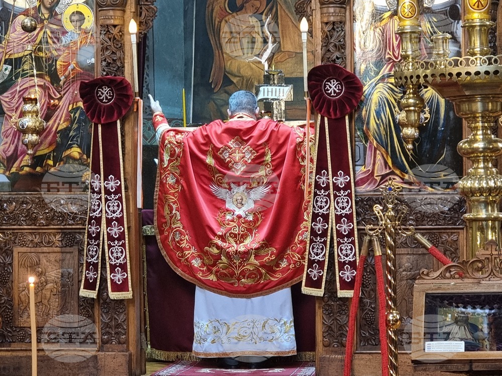 Ямбол - храм „Св. Николай Чудотворец“ - света литургия