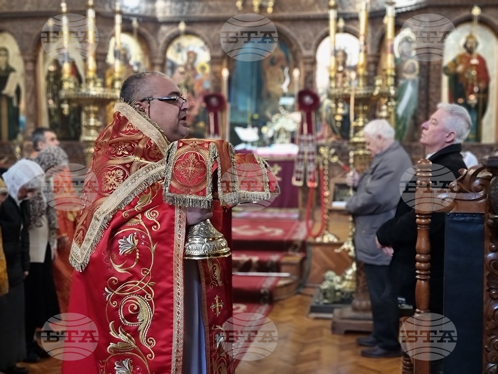 Ямбол - храм „Св. Николай Чудотворец“ - света литургия