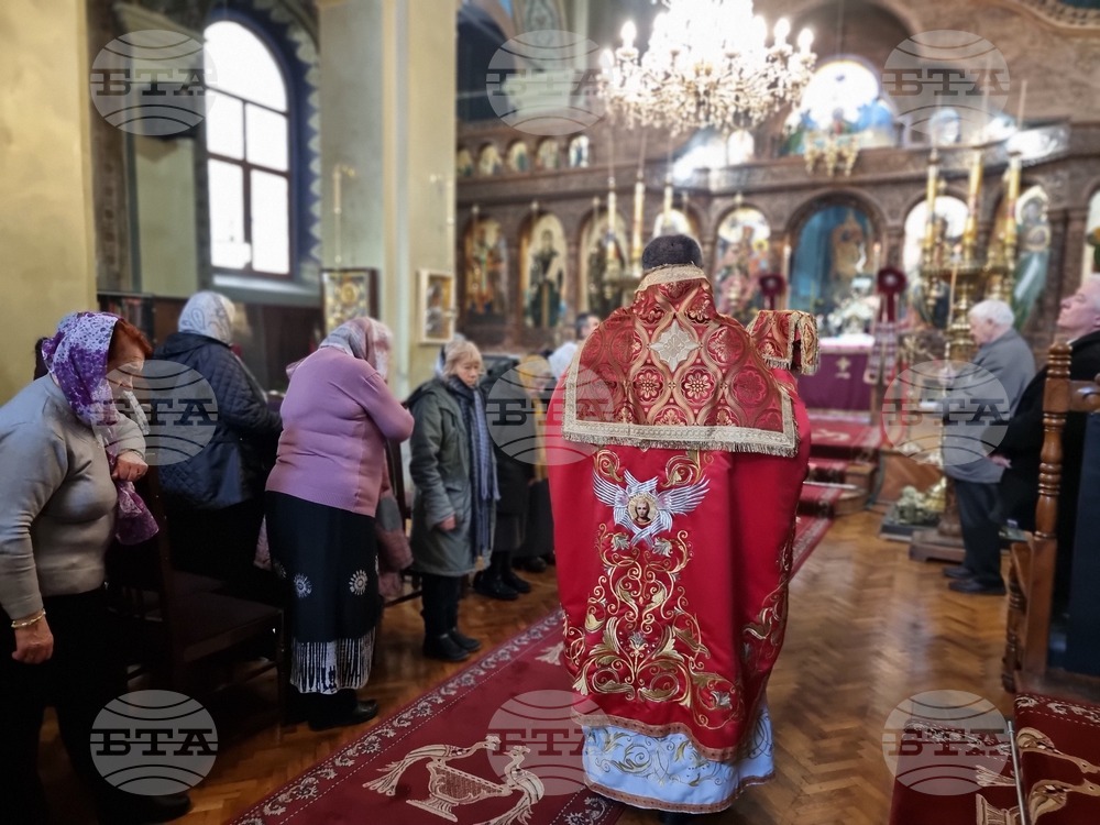 Ямбол - храм „Св. Николай Чудотворец“ - света литургия