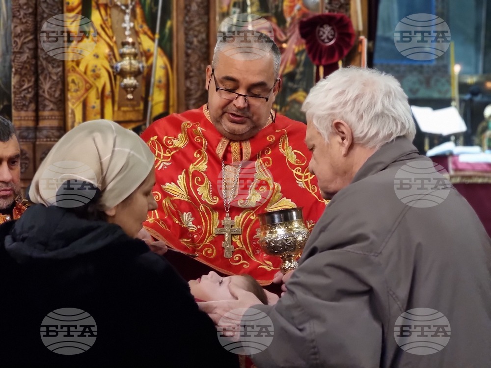 Ямбол - храм „Св. Николай Чудотворец“ - света литургия