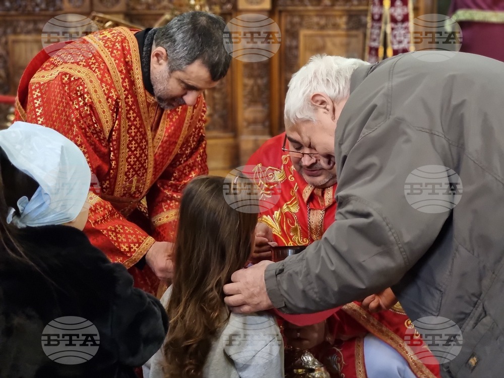 Ямбол - храм „Св. Николай Чудотворец“ - света литургия