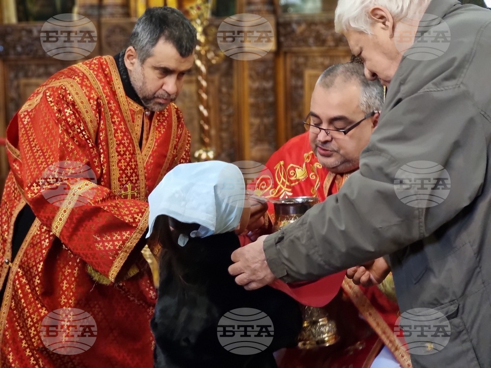 Ямбол - храм „Св. Николай Чудотворец“ - света литургия