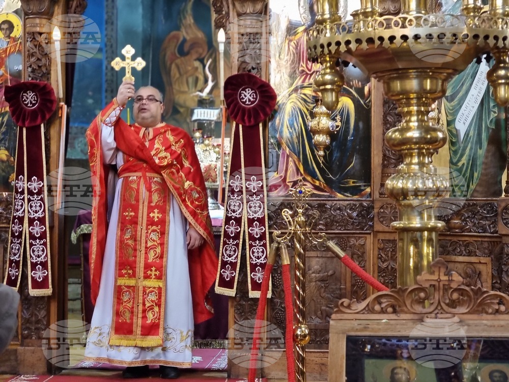 Ямбол - храм „Св. Николай Чудотворец“ - света литургия