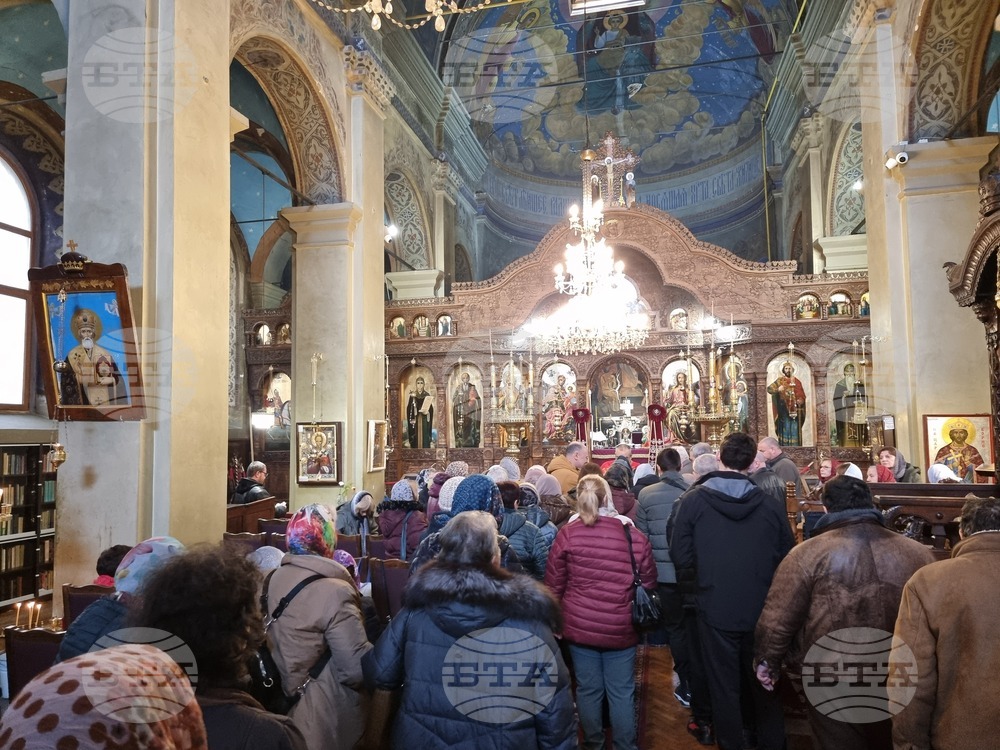 Ямбол - храм „Св. Николай Чудотворец“ - света литургия