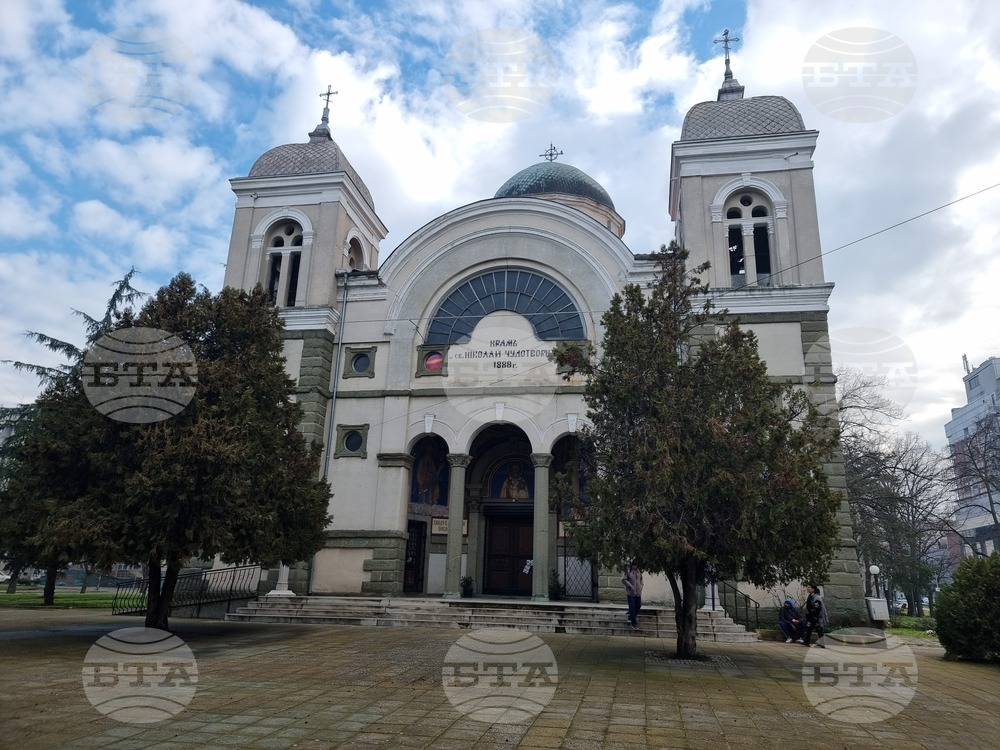 Ямбол - храм „Св. Николай Чудотворец“ - света литургия