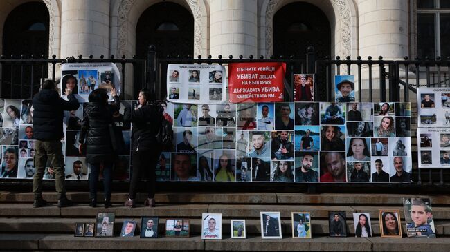 Близки на загинали при катастрофи и граждани поискаха спиране на „войната по пътищата“ на протест пред Съдебната палата