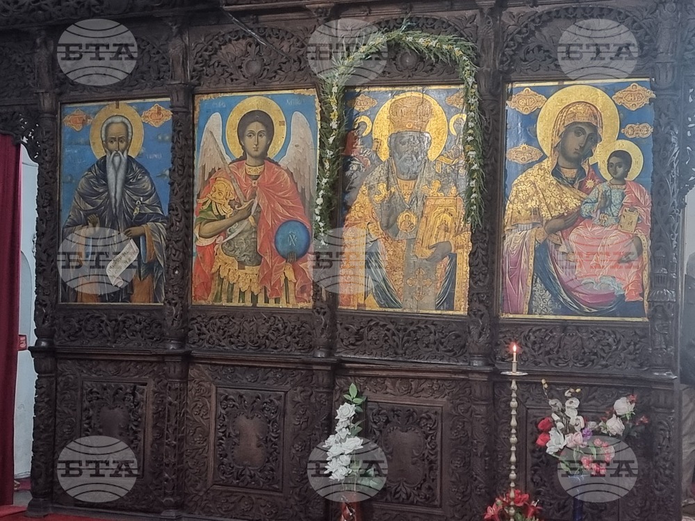 Плевен - храм „Свети Николай“ - неделно богослужение