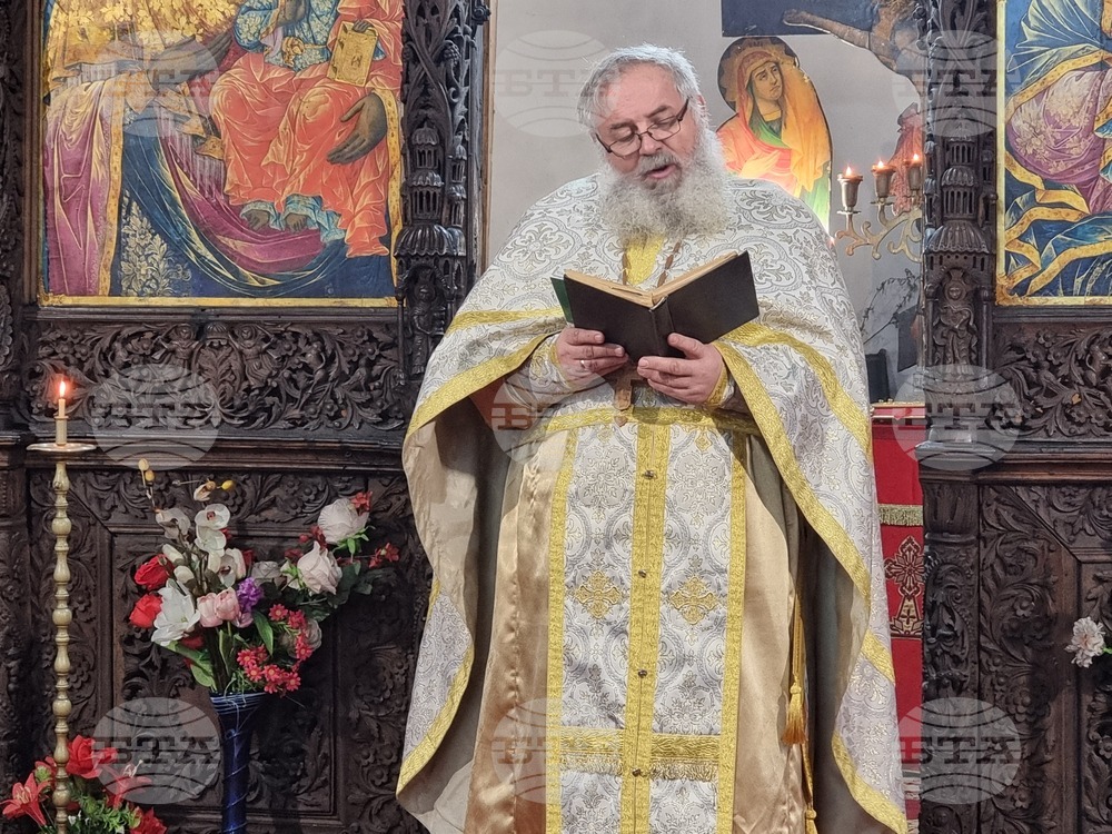 Плевен - храм „Свети Николай“ - неделно богослужение