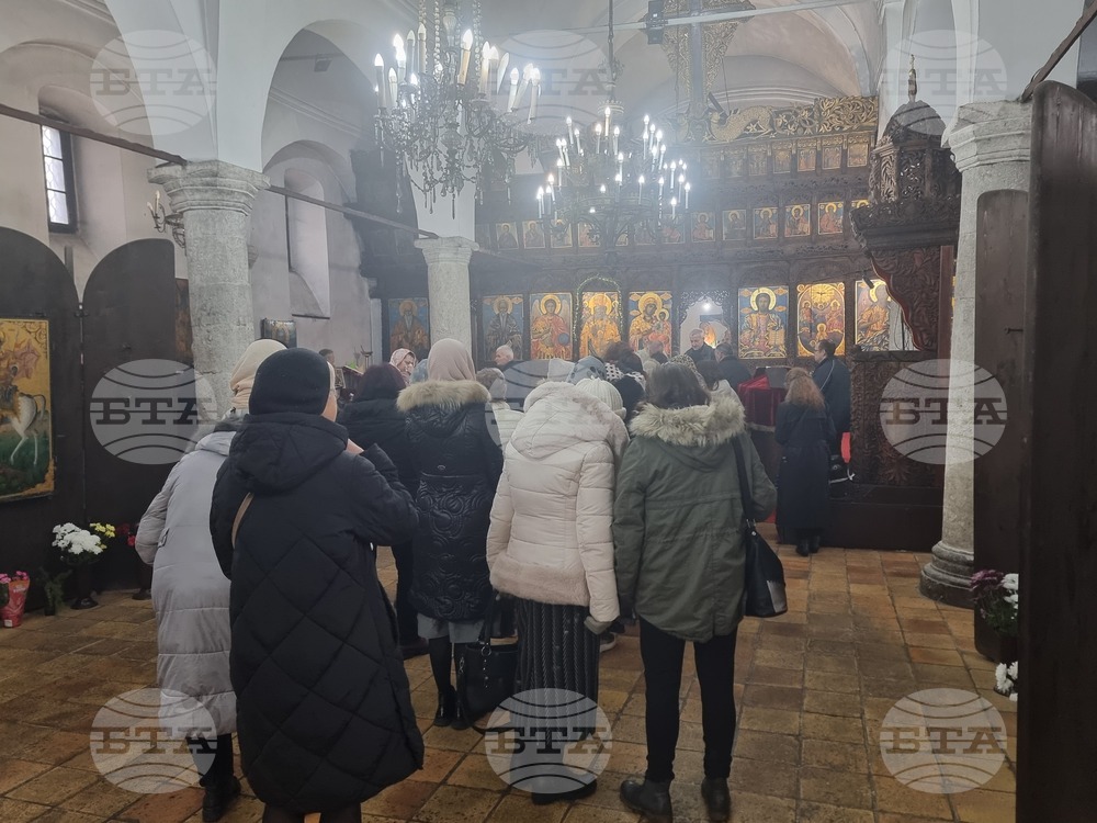 Плевен - храм „Свети Николай“ - неделно богослужение