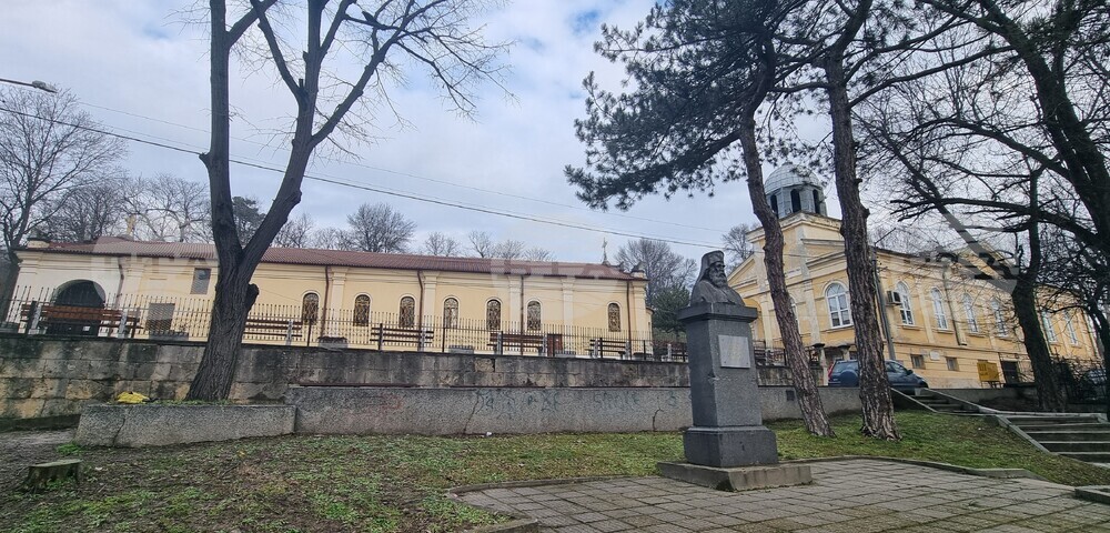 Шумен – неделна служба – църква „Свето Възнесение“