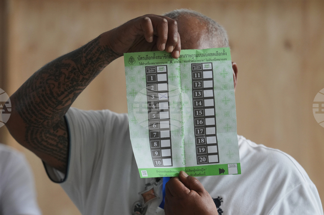 Загубилата изборите в Тайланд Народна партия подаде жалба срещу членове на Избирателната комисия