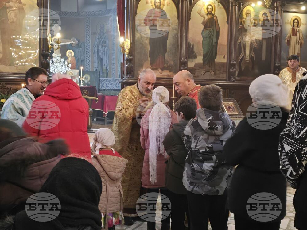 Добрич - храм „Света Троица“ - неделна литургия