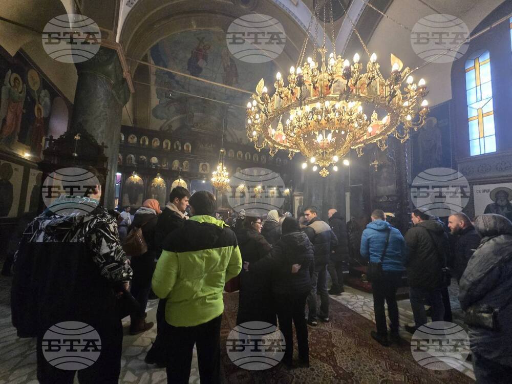 Добрич - храм „Света Троица“ - неделна литургия