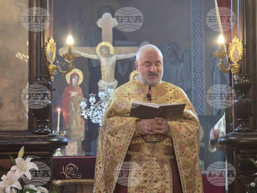 Добрич - храм „Света Троица“ - неделна литургия