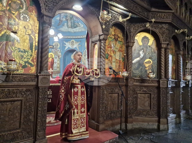 За истинската любов между човеците говори в проповедта си пред миряните отец Анатоли Тодоров в Търговище