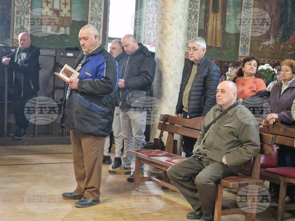 Търговище – храм „Св. Успение Богородично“ – неделна служба и проповед