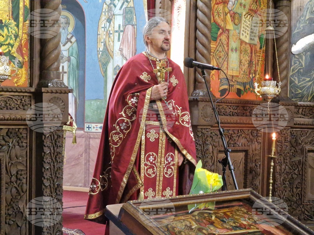 Търговище – храм „Св. Успение Богородично“ – неделна служба и проповед