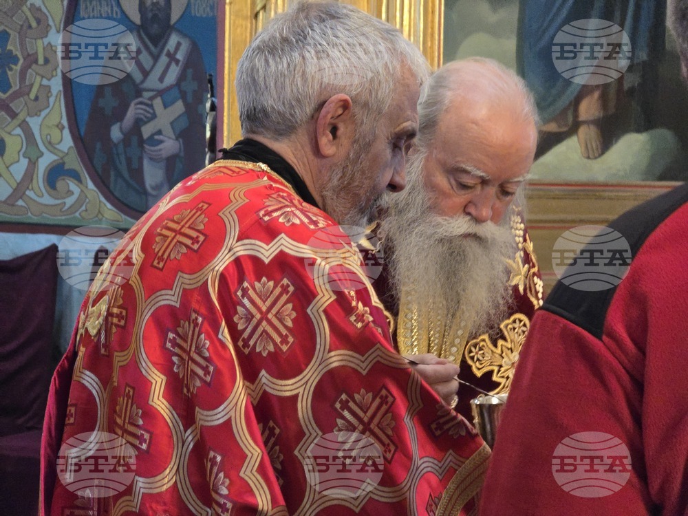 Ловеч - храм „Света Троица“- литургия