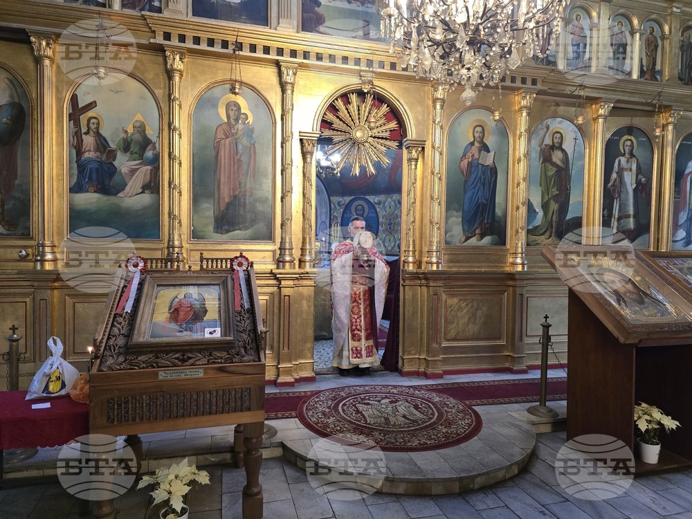 Ловеч - храм „Света Троица“- литургия