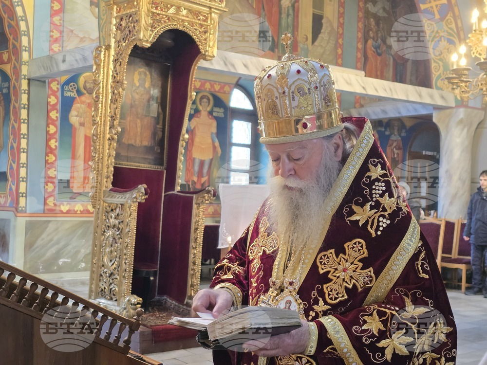 Ловеч - храм „Света Троица“- литургия