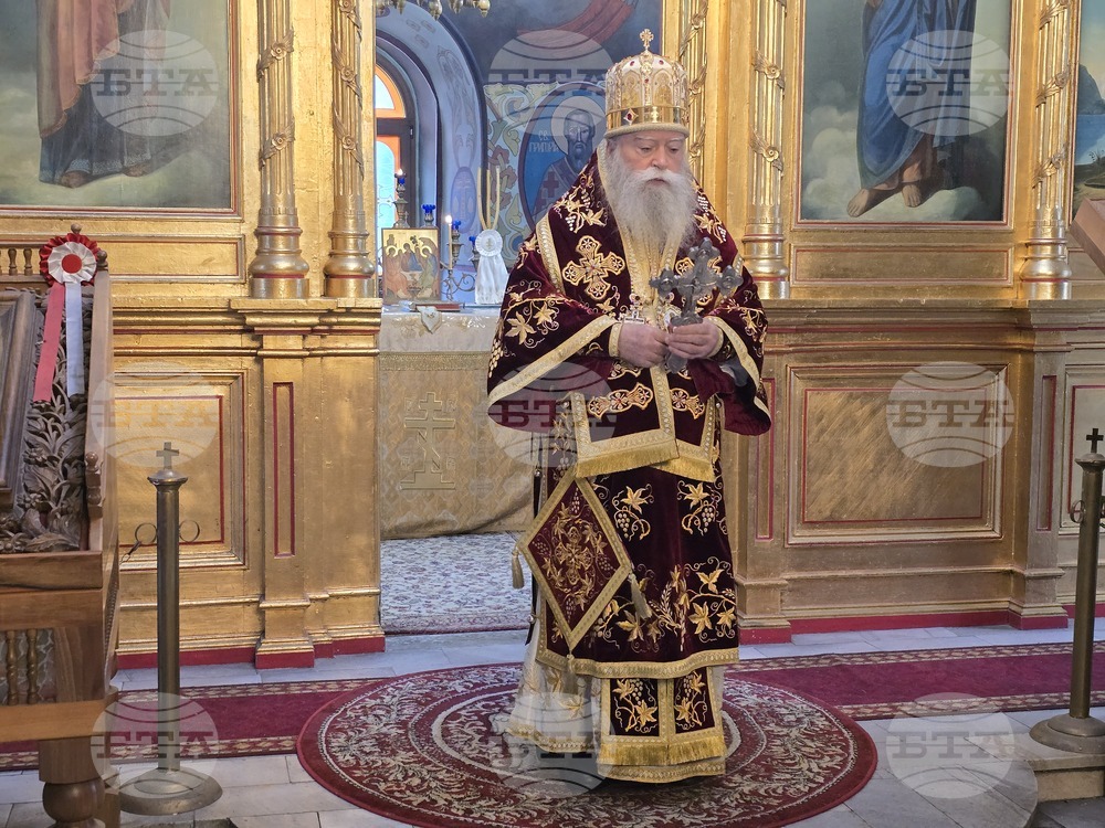 Ловеч - храм „Света Троица“- литургия